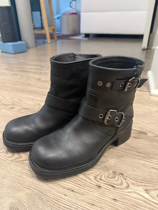 Steve Madden Black Buckle Moto Boots - Picture 3 of 5